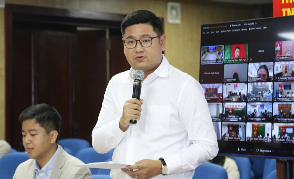 Anh Vũ Hồng Quân, Chủ tịch Hội doanh nhân trẻ Bình Định phát biểu chiều 11/11. Ảnh: Hải Lâm